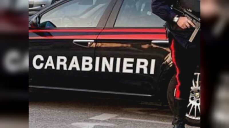 Entrano in magazzino e fanno esplodere petardo. Denunciati