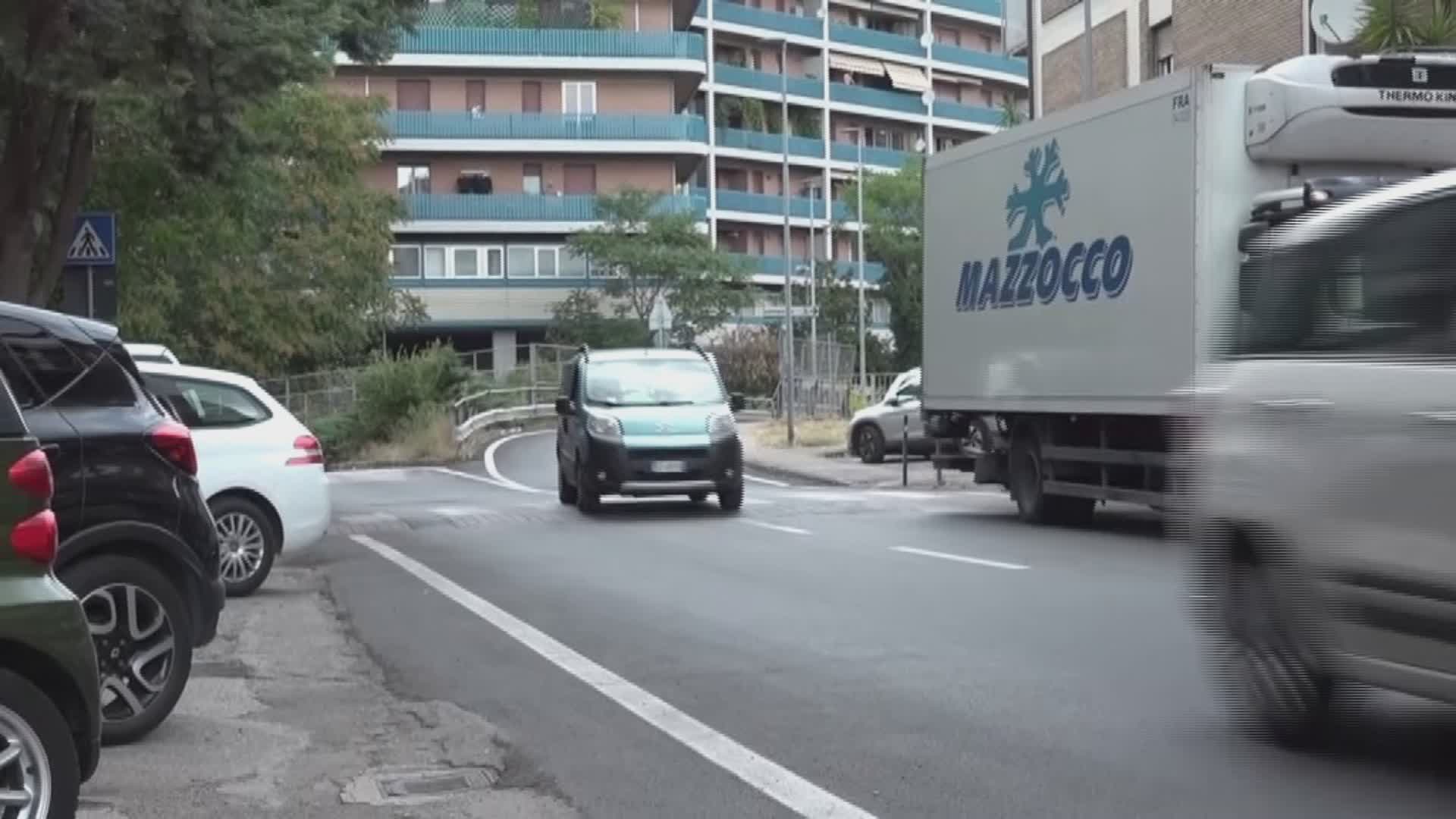 Donna investita in via Mentana da pirata della strada