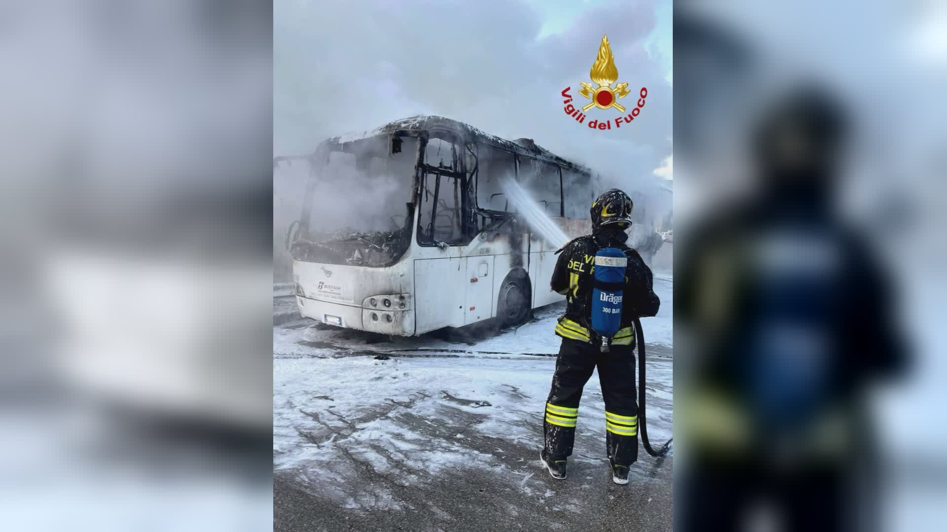 Bus in fiamme: studenti scendono tempestivamente e si salvano