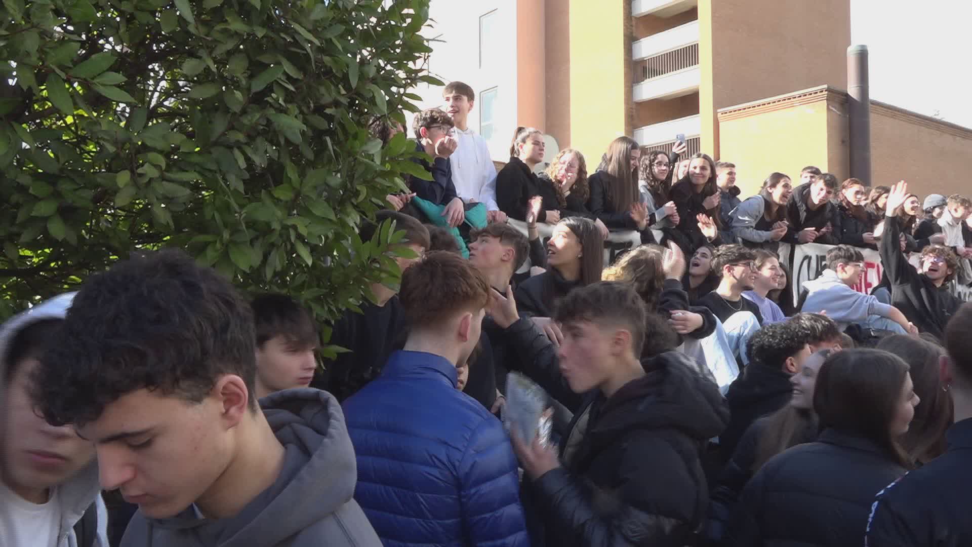 Studenti dell’Alessi in rivolta, incontro con la Preside poco fa